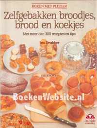 ZELFGEBAKKEN BROODJES,BROOD,KOEKJES