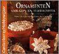 Ornamenten van gips en terracotta