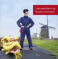 Leeuwendans op houten klompen