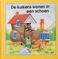 Kippen wonen in een schoen