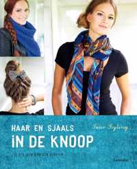 Haar en sjaals in de knoop