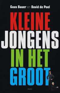 Kleine jongens in het groot