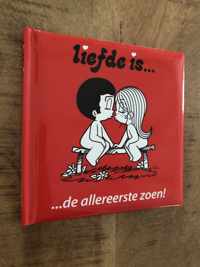 Liefde is...de allereerste zoen!