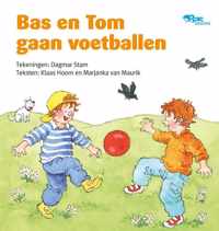 Bas en Tom gaan voetballen