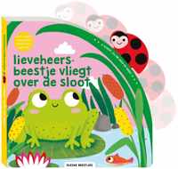 Kleine beestjes  -   Lieveheersbeestje vliegt over de sloot