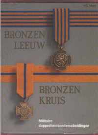 Bronzen leeuw Bronzen kruis