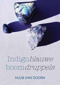 Indigoblauwe boomdruppels