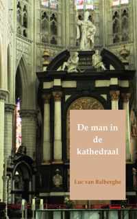 De man in de kathedraal