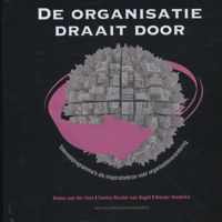 De organisatie draait door