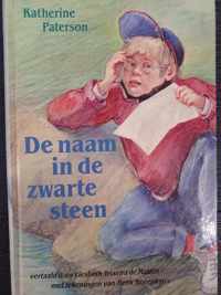 De naam in de zwarte steen