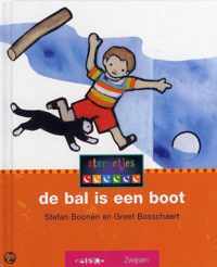 DE BAL IS EEN BOOT