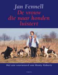 Vrouw Die Naar Honden Luistert