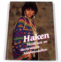 Haken modieuze en decoratieve haakmodellen