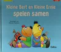 Kleine bert kleine ernie spelen samen