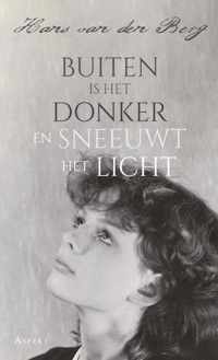 Buiten is het donker en sneeuwt het licht - Hans van den Berg - Paperback (9789464626872)