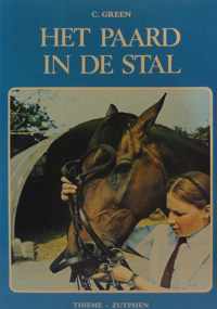 Paard in de stal