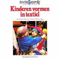 Kinderen vormen in textiel