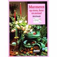 Marmeren op steen, hout en metaal