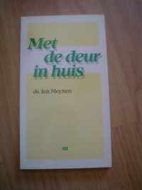 Met de deur in huis