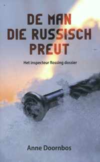 De man die Russisch preut