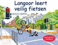 Langoor leert veilig fietsen