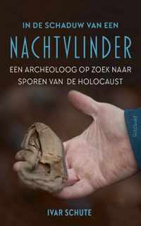 In de schaduw van een nachtvlinder