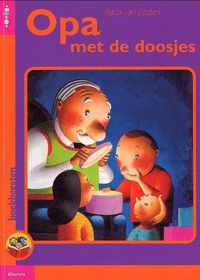 Opa met de doosjes