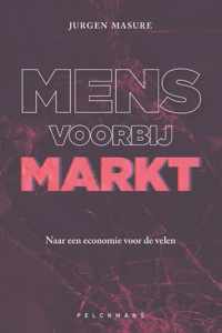 Mens voorbij markt