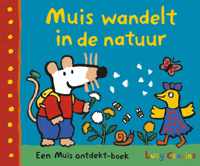 Muis  -   Muis wandelt in de natuur