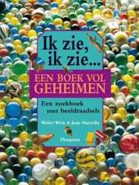 Ik Zie, Ik Zie... Een Boek Vol Geheimen