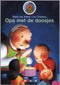 Opa met de doosjes