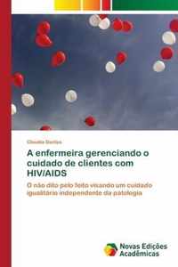 A enfermeira gerenciando o cuidado de clientes com HIV/AIDS