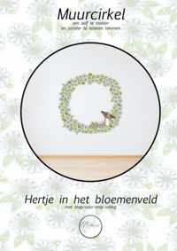 Hertje in het bloemenveld