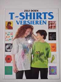 T-SHIRTS VERSIEREN.