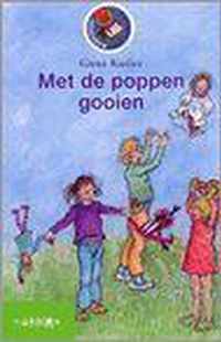 Met de poppen gooien