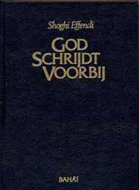 God schrijdt voorbij