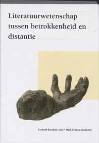 Literatuurwetenschap Tussen Betrokkenheid En Distantie