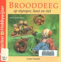 Brooddeeg op styropor, hout en riet