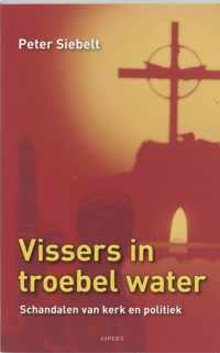 Vissers in troebel water