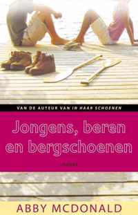 Jongens, beren en bergschoenen