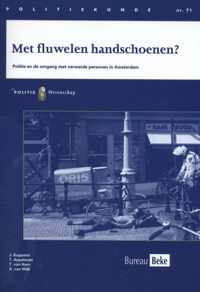 Politiekunde 71 -   Met fluwelen handschoenen?